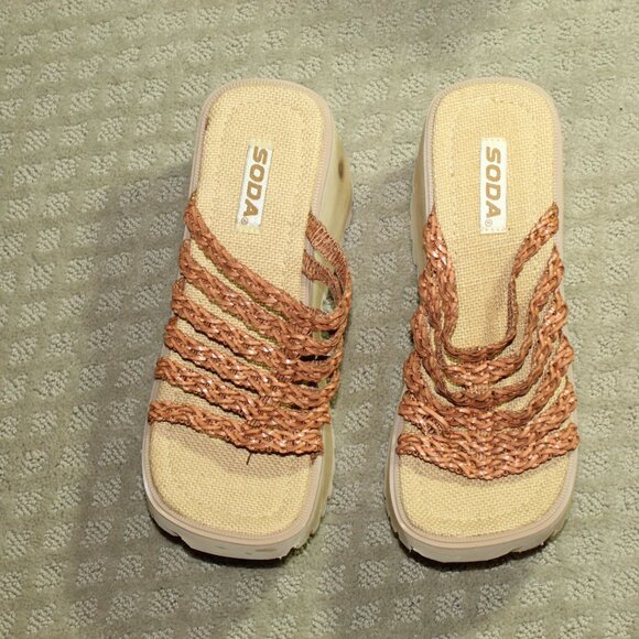 NWOT Soda Women's 9 Tan Woven Platform Wedge Wooden Sandals - Picture 2 of 6